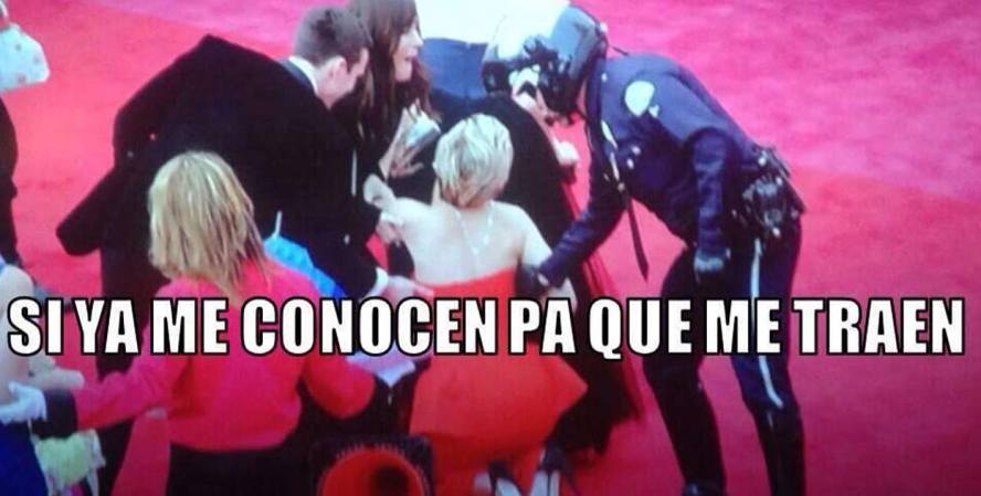 Jennifer Lawrence se cayó por segundo año consecutivo y fue objeto de bromas y burlas.