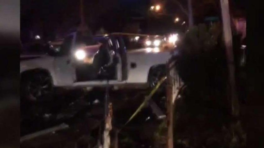 En Dallas: conductor destruye parte de una casa