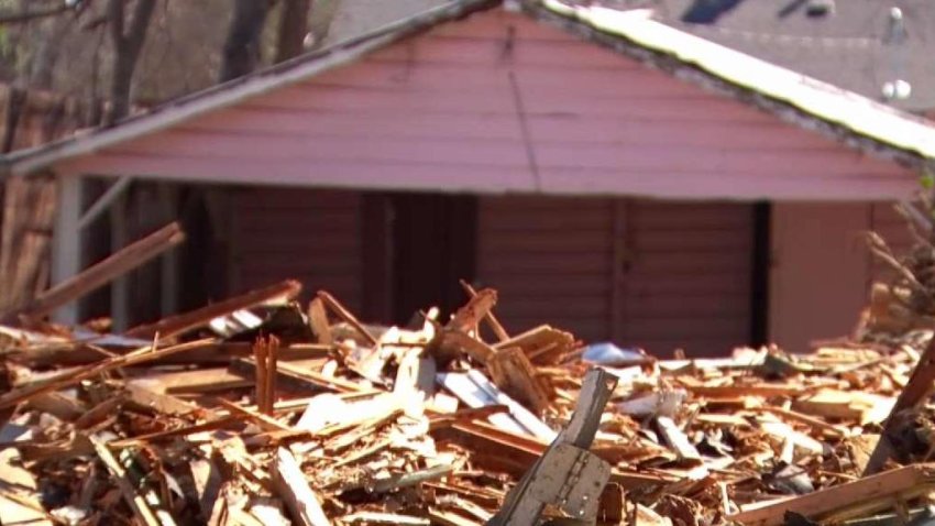 Costoso error: Derrumban por error vivienda en Dallas