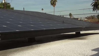 Propuesta de ley pide regulaciones a vendedores de paneles solares