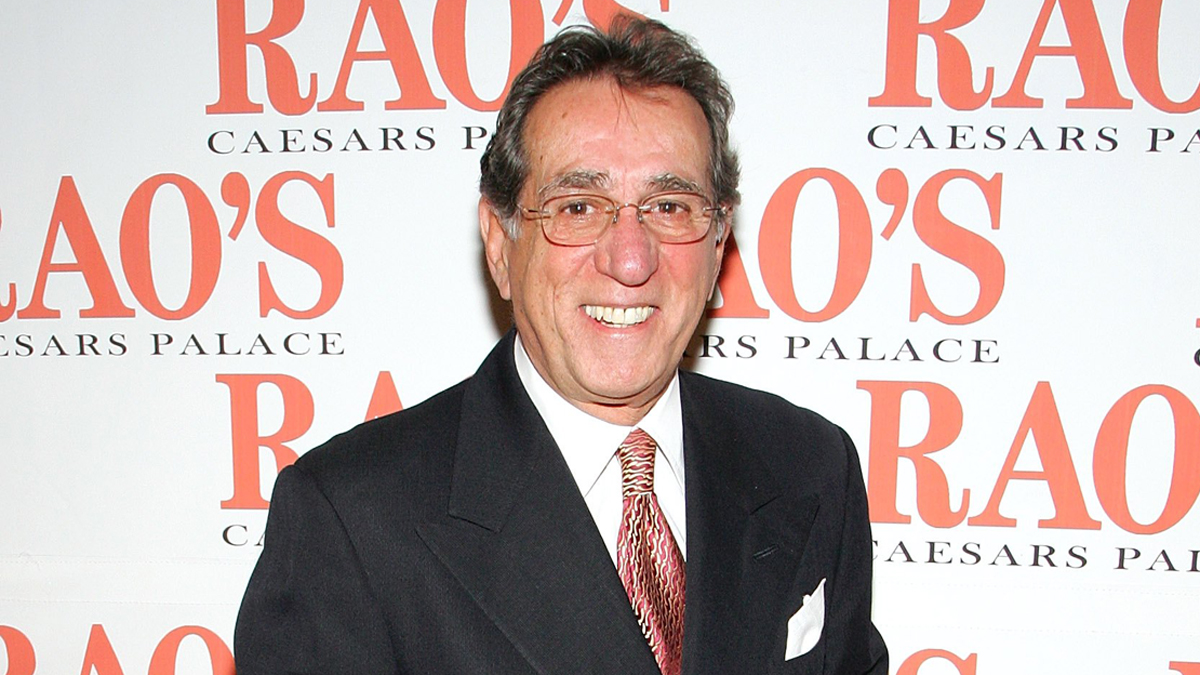 1º de febrero de 2017 - Frank Pellegrino, antiguo actor de "Los Soprano" y dueño de un conocido restaurante en Nueva York, falleció de cáncer de pulmón, dijo el publicista Ken Langdon. Tenía 72 años.