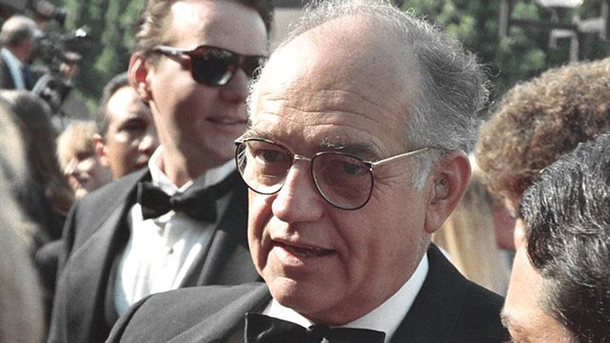 5 DE ABRIL DE 2015: Muere el actor Richard Dysart.