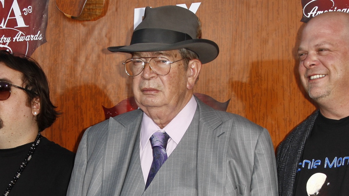 25 de junio del 2018. Richard Harrison quien creó la casa de empeño del programa "Pawn Stars" ("El precio de la Historia" en español) muere pacíficamente a los 77 años según su familia.