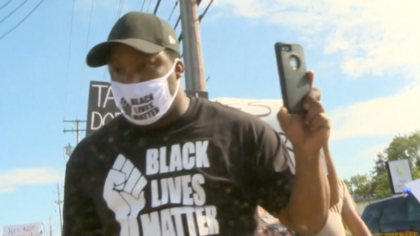 Taco Bell se disculpa por despedir a empleado que usaba tapabocas de “Black Lives Matter”