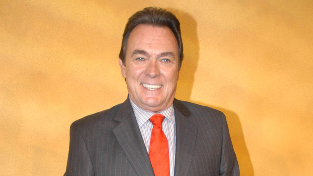 19 DE NOVIEMBRE DE 2017: muere en México el recordado actor Claudio Báez, quien fue uno de los villanos icónicos de las telenovelas mexicanas. La noticias fue confirmada por la Asociación Nacional de Intérpretes y el histrión tenía 69 años. Entre docenas de trabajos, destacan sus roles en las producciones "El premio mayor", "Dos mujeres, un camino" y "Simplemente María".