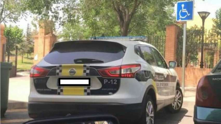 TLMD-espana-alicante-multada-por-tomar-foto-a-patrulla-estacionado-en-sitio-de-handicap-No-eres-de-Petrer-si-no
