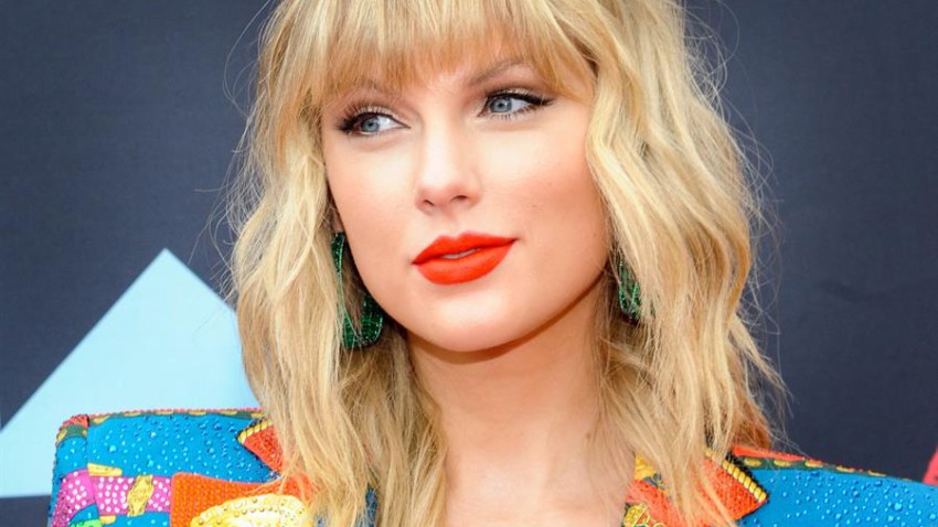 Taylor-Swift-EFE1