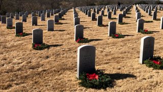Wreaths-DFW-Cemetery