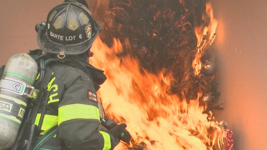 Demostración: así de rápido puede incendiarse un árbol de Navidad