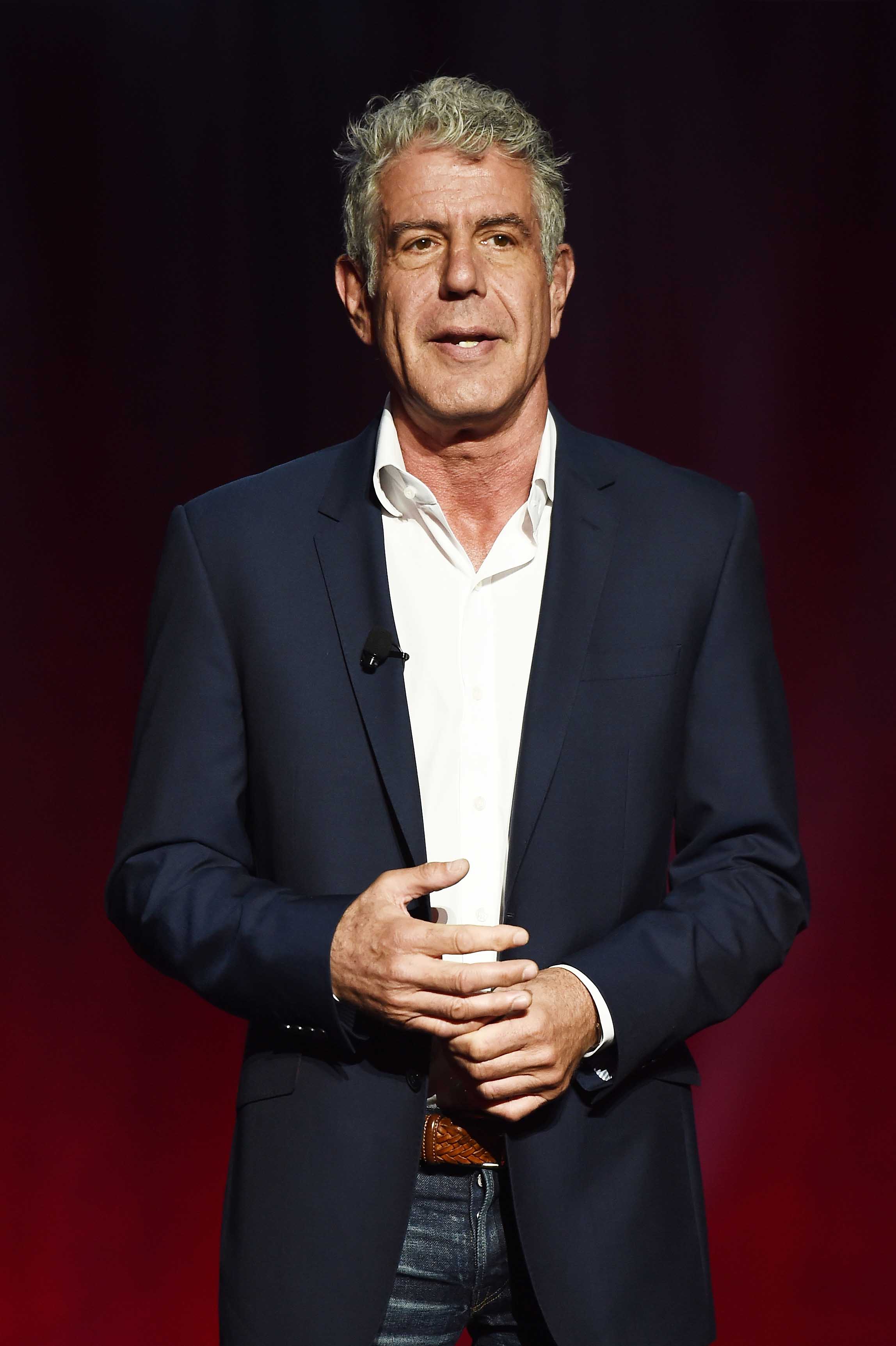 VIERNES 8 DE JUNIO DEL 2018: El reconocido chef y presentador de televisión Anthony Bourdain se suicida en la habitación de un hotel de París, Francia, donde se encontraba para filmar un episodio de su programa de CNN "Parts Unknown"