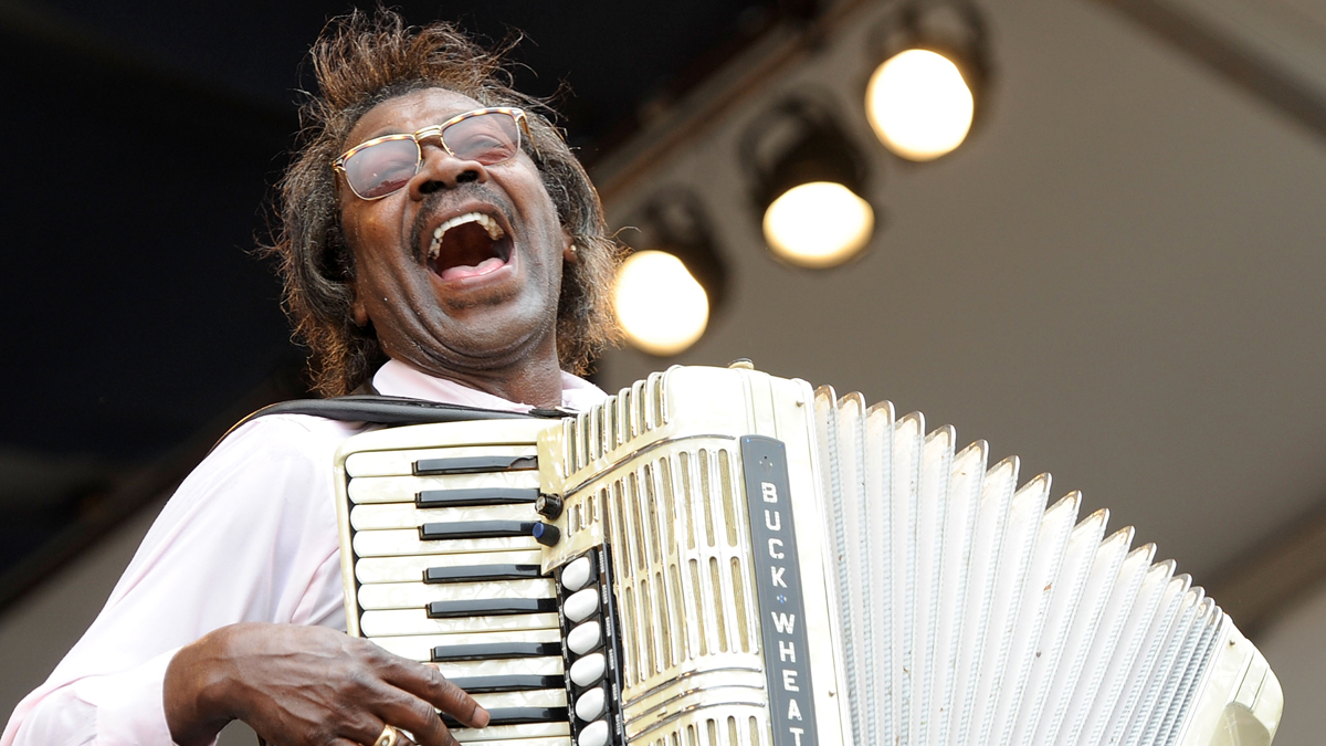 El acordeonista Stanley "Buckwheat" Dural Jr., que llevó la música zydeco de Luisiana al mundo con su banda Buckwheat Zydeco, falleció el sábado 24 de septiembre de 2016 a los 68 años. Sufría cáncer de pulmón.
