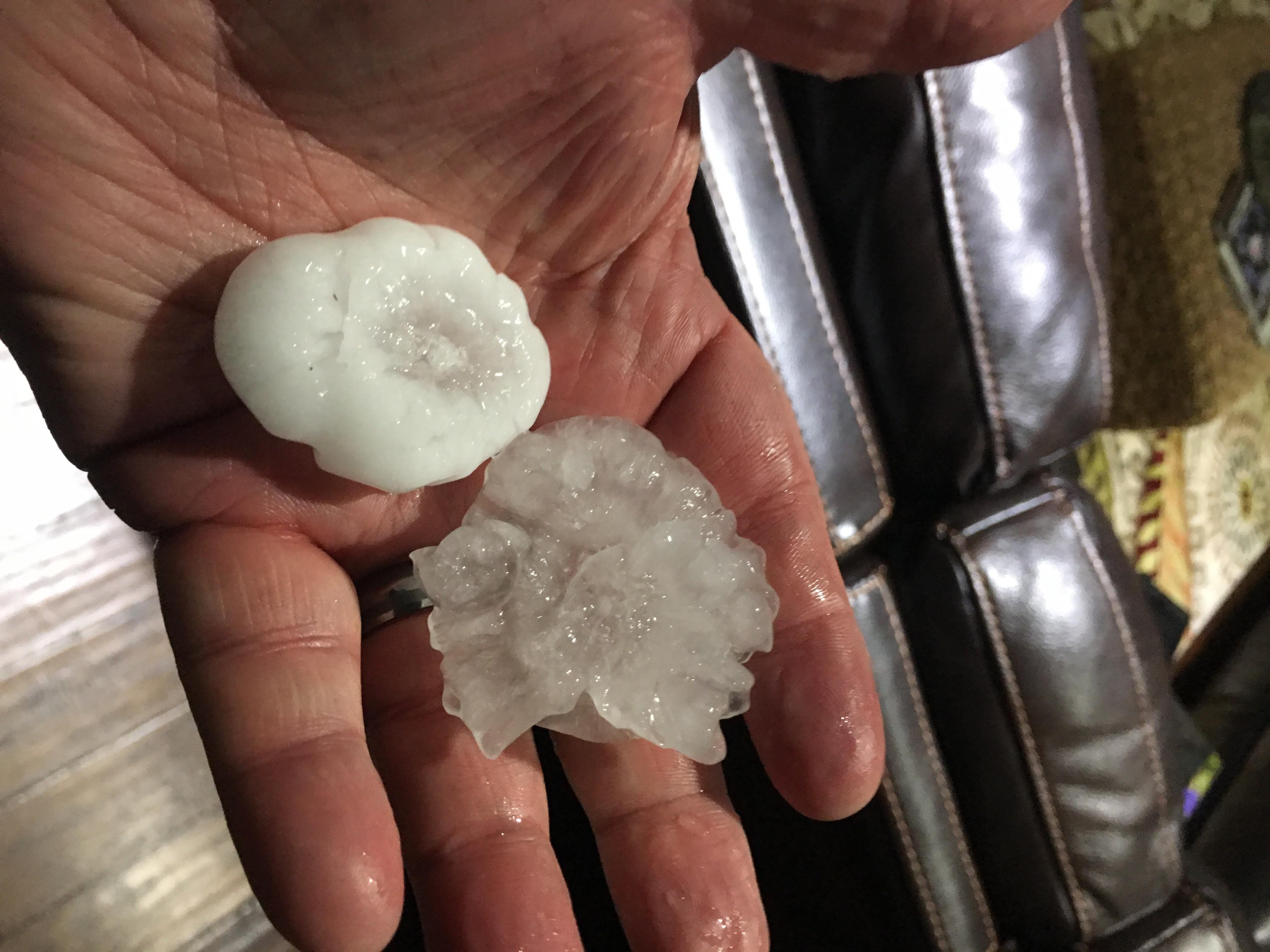 Imágen muestra granizo del tamaño de una pelota de golf
