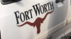 Arrestan a oficial de Fort Worth por presunta agresión contra familiar