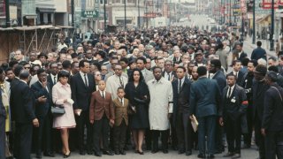 Miles salieron a reclamar justicia en Memphis, Tennessee, el día después del asesinato de Martin Luther King Jr. el 8 de abril de 1,968. Algunos de los activistas de entonces siguen en la lucha contra el racismo.