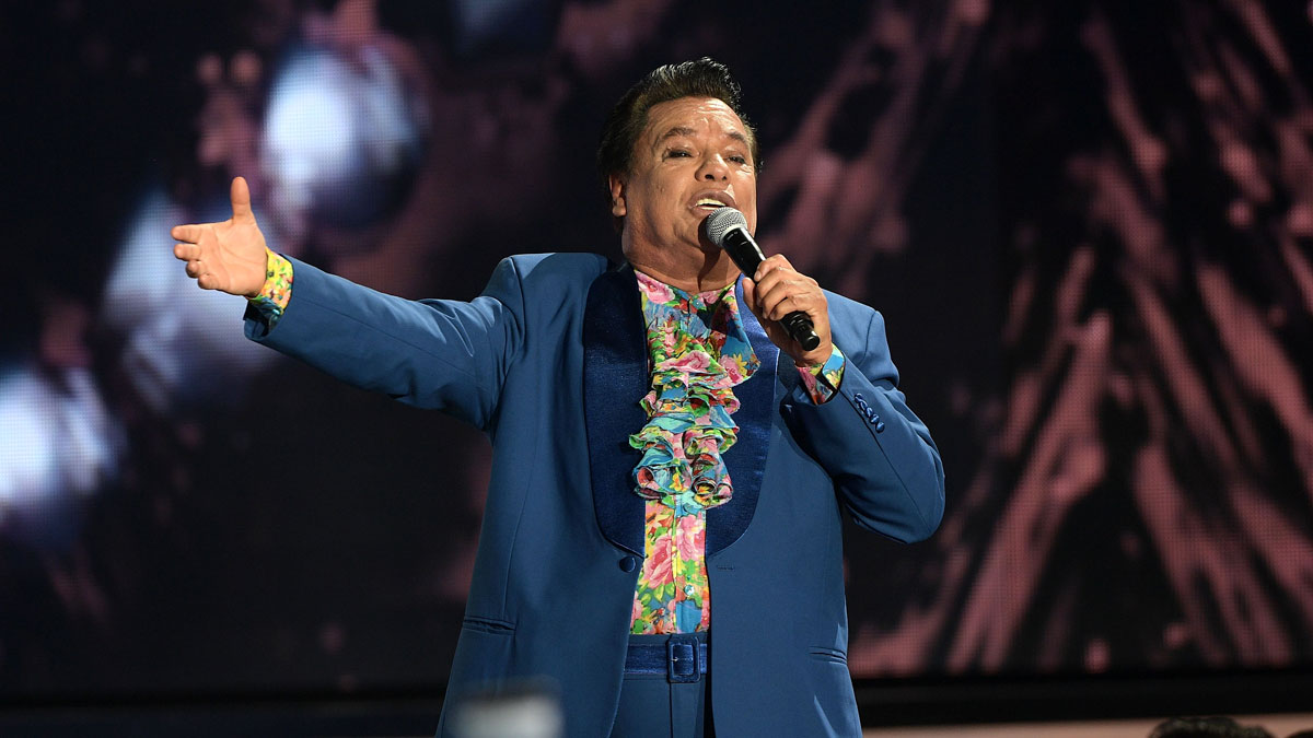 El "Divo de Juárez" sufrió un infarto cuando se encontraba en Santa Mónica, California. <a href="/entretenimiento/destacados/Muerte-de-juan-gabriel-divo-de-juarez-musica-mexicana-320975361.html"> Más información aquí.</a>