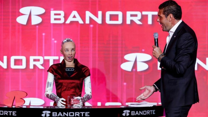mexico-banorte-tarjeta-robot-sophia