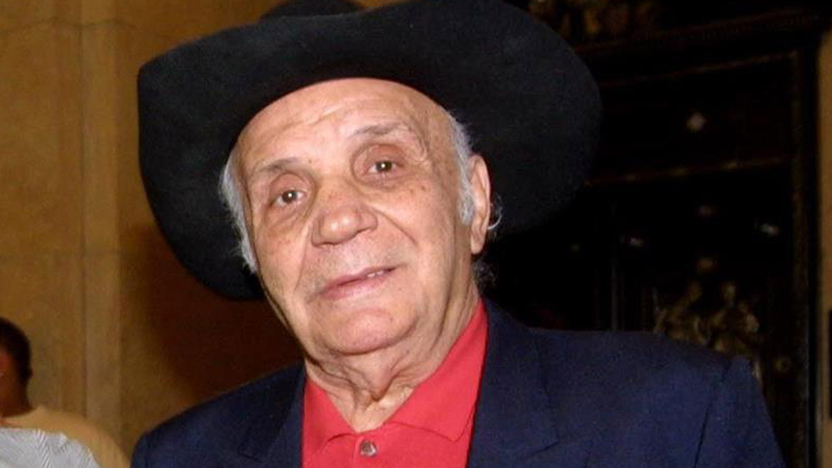 19 de septiembre, 2017 - Muere el legendario boxeador Jake La Motta, reconocido por recibir tremendos castigos en el cuadrilátero mientras su lema no era otro que "pegar, pegar, pegar...". Le quitó el invicto a otra leyenda, Sugar Ray Robinson, aunque los otros cinco combates contra el famoso púgil, los perdió. Su carrera fue desde 1941 hasta 1954, con marca de 83 victorias, 19 derrotas (una de ellas pactada, como él mismo reconoció después) y cuatro combates nulos. Su vida fue llevada al cine en el clásico de Martin Scorsese, ''Raging Bull'' (El toro salvaje), con Robert De Niro.