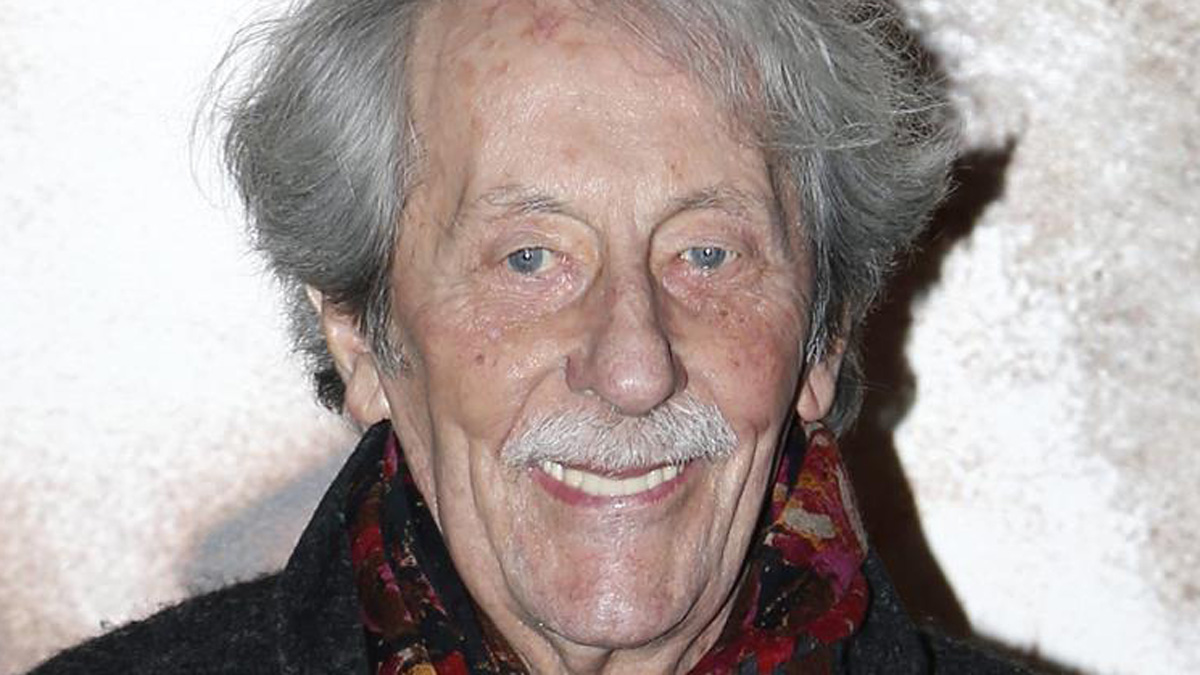 9 de octubre, 2017 - El actor Jean Rochefort, uno de los rostros más conocidos del cine francés con 113 películas, algunas de ellas con directores españoles, falleció el lunes a los 87 años de edad, indicaron medios locales. El intérprete de ''El marido de la peluquera'', "El hombre de la Mancha", sobre la vida de Don Quijote, o de "El artista y la modelo", dirigida por Fernando Trueba, falleció en un hospital de París.