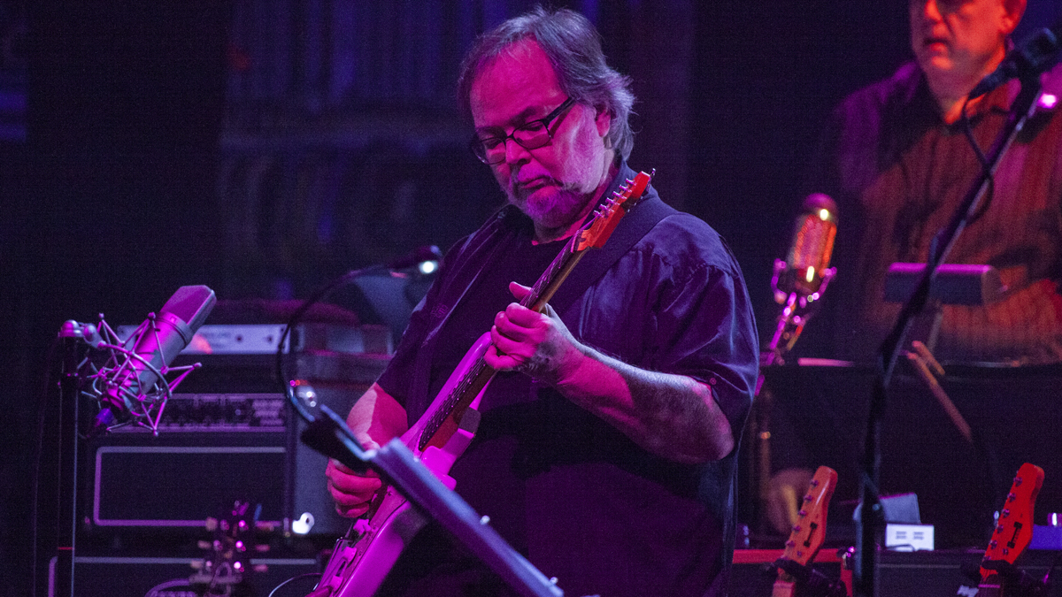 3 de septiembre, 2017. Muere Walter Becker, guitarrista, compositor, bajista y cofundador de la mítica banda Steely Dan junto a Donald Fagen. Su trabajo con Fagen dio clásicos como ''Aja'' y ''Pretzel Logic'', entre otros. Becker, quien había sido agregado al Salón de la Fama del Rock, tenía 67 años.