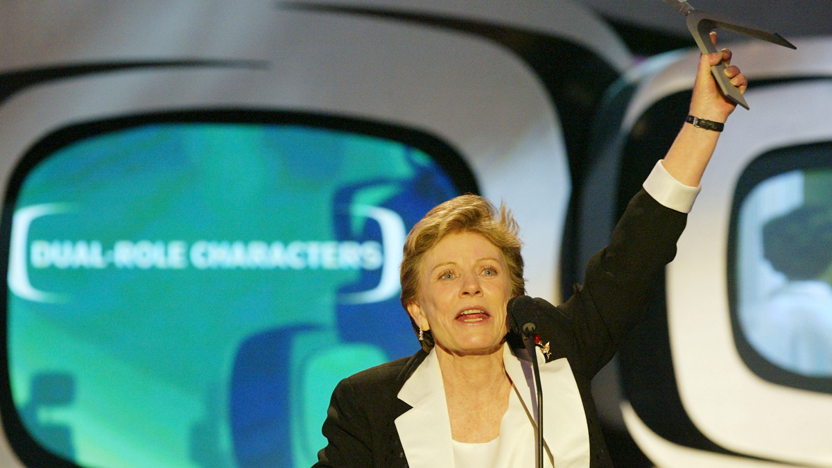 Patty Duke, ganadora de un Oscar en 1962 y protagonista de una popular serie de TV en la década de 1960, falleció el 29 de marzo de 2016. <a href="/entretenimiento/destacados/Muere-a-los-69-anos-la-actriz-Patty-Duke-ganadora-de-un-Oscar-por-The-Miracle-Worker-y-protagonista-de-una-popular-serie-de-TV-en-la-decada-de-1960-373880631.html">Más informacion aquí</a>