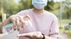 FDA amplía a 115 la lista de desinfectantes de manos con tóxico potencialmente mortal