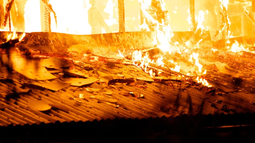 shutterstock_Nino-de-tres-anos-muere-al-perseguir-a-su-padre-en-incendio-sharon-pensilvania