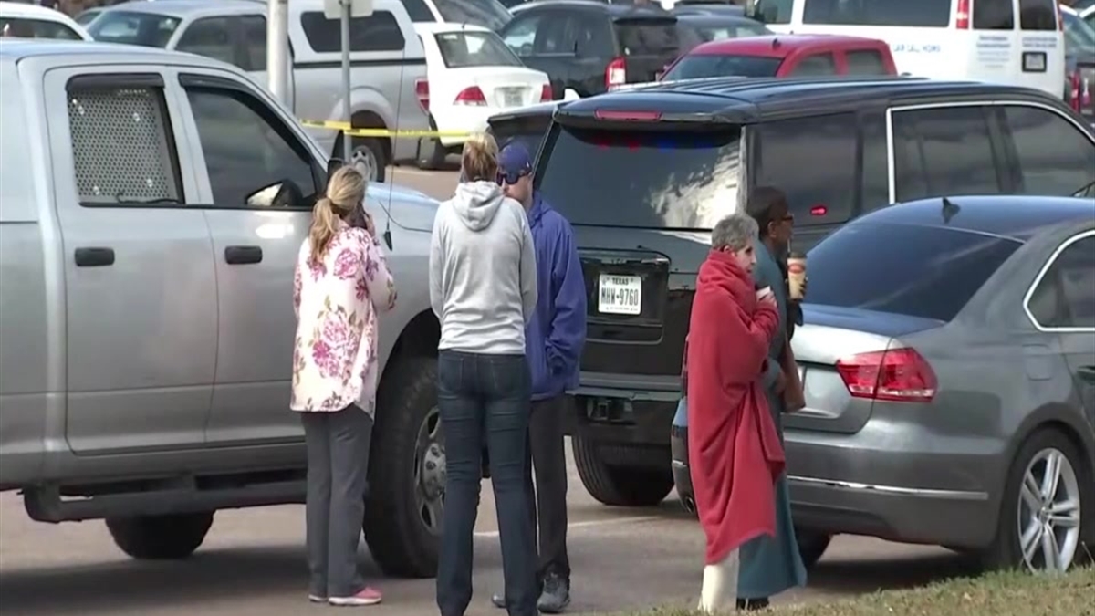 Investigan los motivos del fatal tiroteo en una iglesia en Texas – Telemundo Dallas (39) Investigan los motivos del fatal tiroteo en una iglesia en Texas – Telemundo Dallas (39)