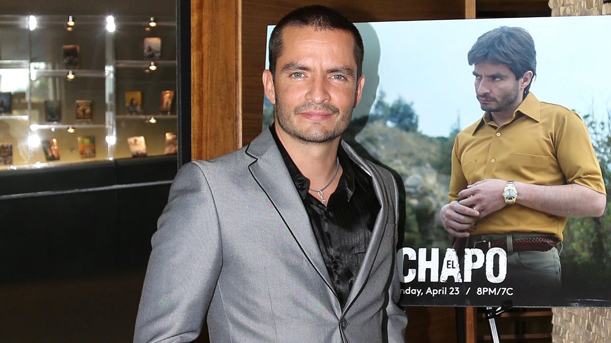El actor mexicano, Juan Carlos Olivas, quien será recordado por su rol de “El Güero” en la serie “El Chapo”, y sus actuaciones en las películas 180 grados y 2033, ha perdido la batalla contra un “cáncer agresivo”, según informo Univisión este viernes, 27 de abril.