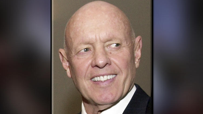 Stephen R. Covey es el autor de "Los siete hábitos de la gente altamente efectiva" y otros libros exitosos. Falleció a los 79 años. El escritor y orador motivacional murió la mañana de este lunes 16 de julio en un hospital en Idaho Falls, Idaho, por complicaciones derivadas de un accidente de bicicleta el pasado mes de abril.