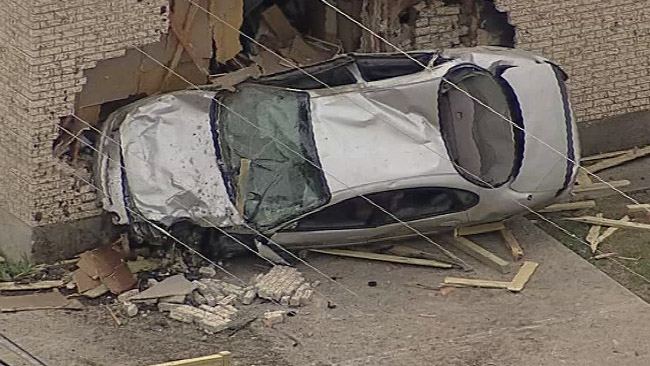 tlmd_11_accidente_carro_iglesia2
