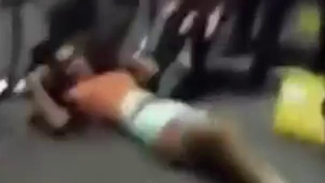 tlmd_mujer_recibe_brutal_golpiza_mexico