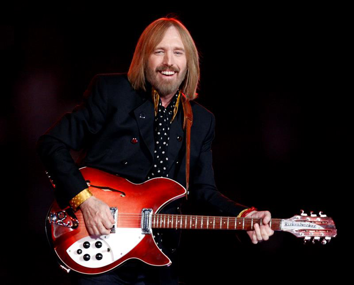 Petty y su banda The Heartbreakers se presentaron por última vez el mes pasado en el Hollywood Bowl, para cerrar la gira por el 40 aniversario de su carrera, que según habían dejado caer podría ser la última. Solía estar acompañado por su banda, los Heartbreakers, y saltó a la fama en los años 70, llegando a vender más de 80 millones de discos. El músico de cabello rubio despeinado y rostro flaco, originario de Gainesville, Florida, era amado por su voz de roquero melódico y nasal, así como por su estilo despreocupado.