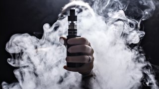 se puede fumar vaper en los bares Descubre las 13 Marcas de Vapes más vendidas del mercado main image 1