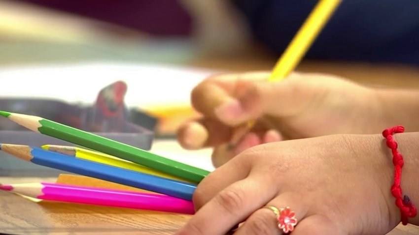 ¿Cuáles son los cambios para regreso a clases en el Distrito Escolar de Arlington?
