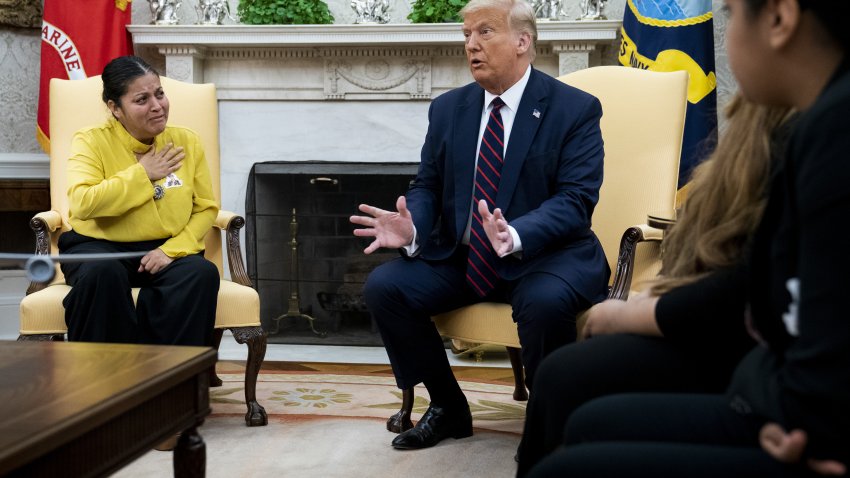Las incómodas preguntas de Trump a la familia de Vanessa Guillén