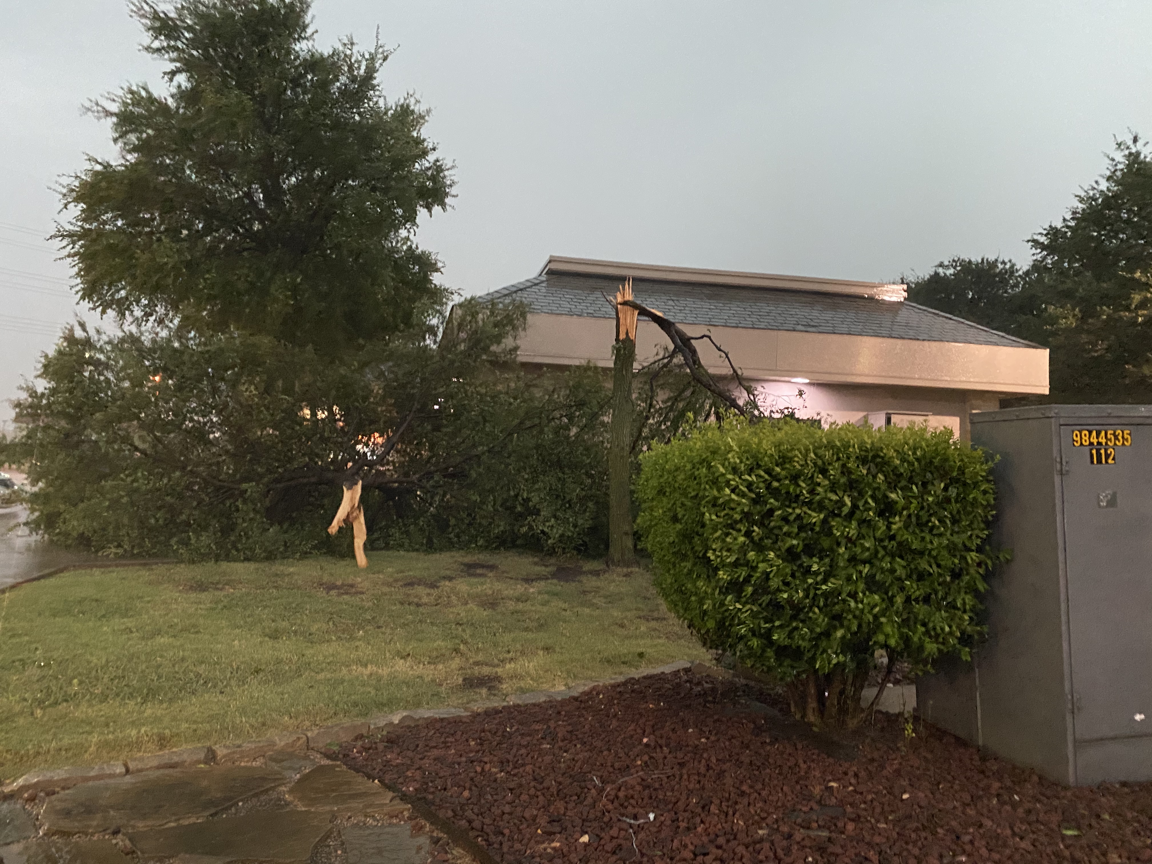 En pleno verano: Lluvia, granizo, rayos, inundaciones y ...