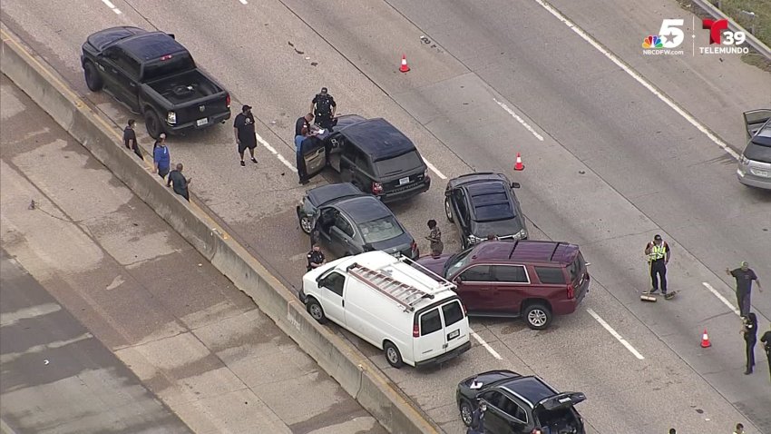 Chocan múltiples vehículos sobre LBJ Freeway en Garland