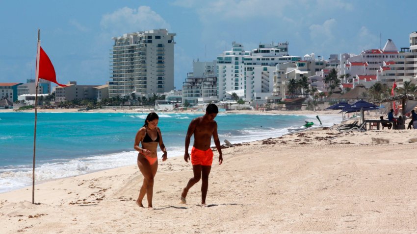 Cancún reabre playas