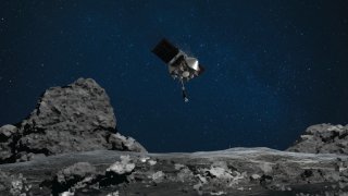 Momento en que la sonda de la NASA se posa sobre el asteroide Bennu.