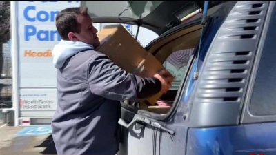 Dallas: Comunidad en el Metroplex ayuda a afectados por tiempo invernal
