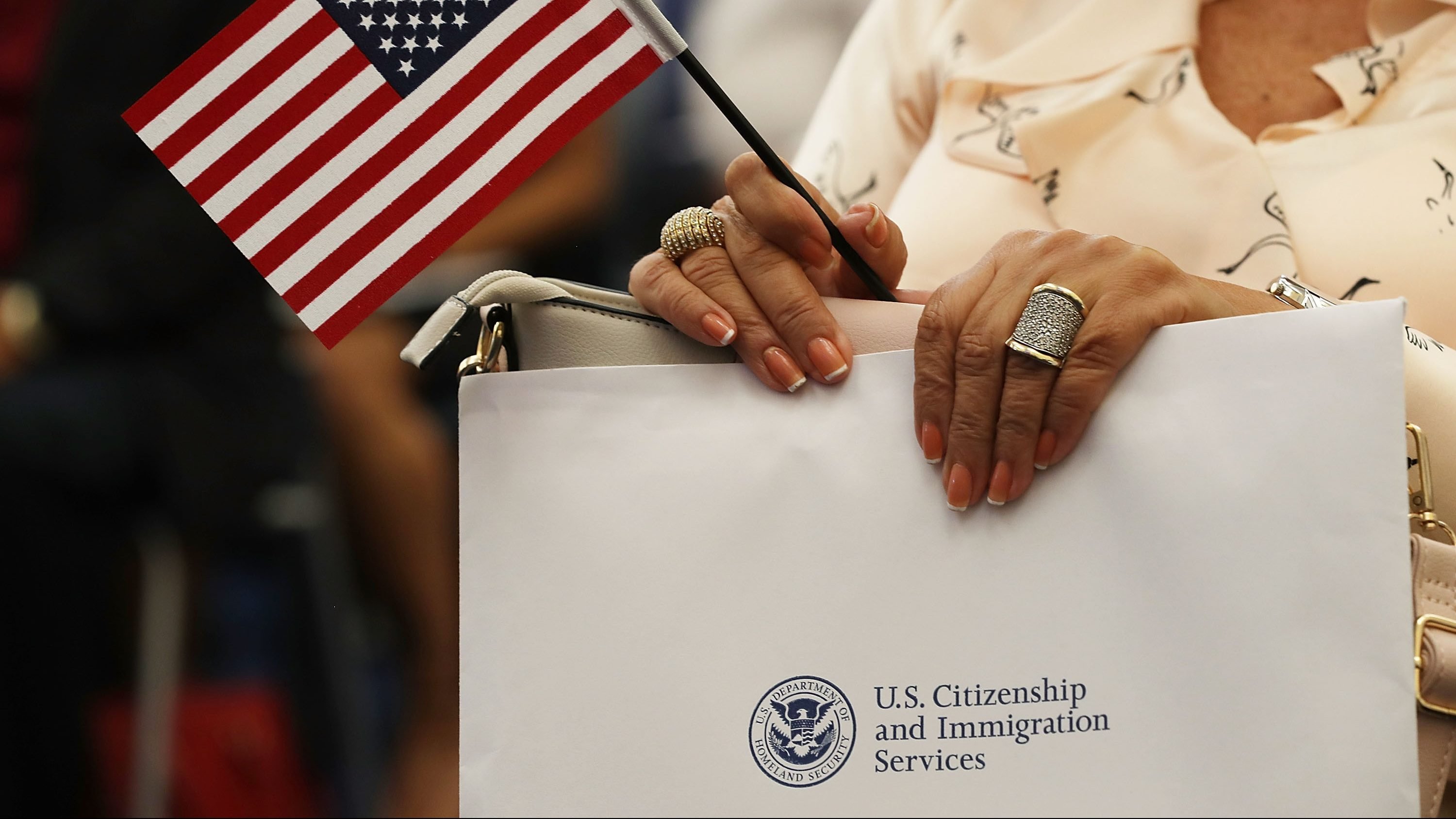Estados Unidos: proyecto de ley beneficiaría a migrantes con trabajos esenciales – Telemundo Dallas (39) - Vimarsana News