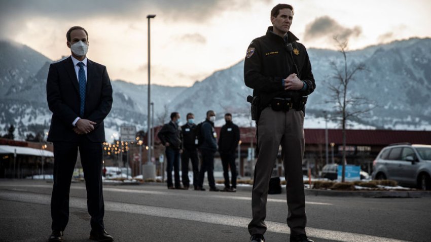 El día después de la masacre en Colorado: ¿cuál pudo haber sido el motivo?