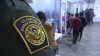 Ataques de pánico resaltan el estrés en los refugios para niños migrantes