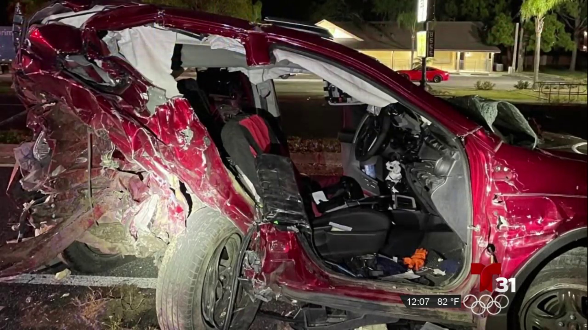 FOTOS: Carrera clandestina de autos deja a un herido en estado crítico