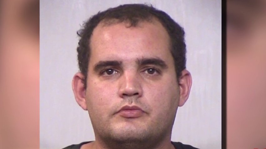 Sentencian a hombre por esconder a su padre quien era uno de los fugitivos más buscados en Irving