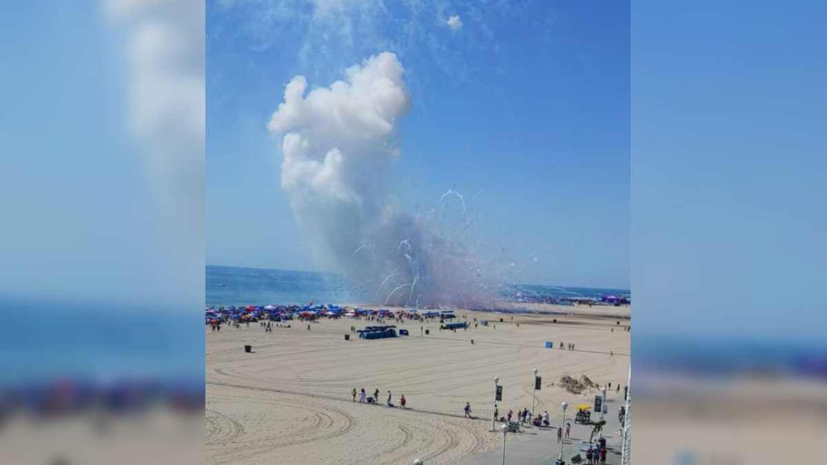 Huge explosion of fireworks on July 4 on a beach causes injury - Telemundo Dallas (39) - World ...