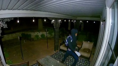 Buscan a sospechoso de intentos de robo en Arlington