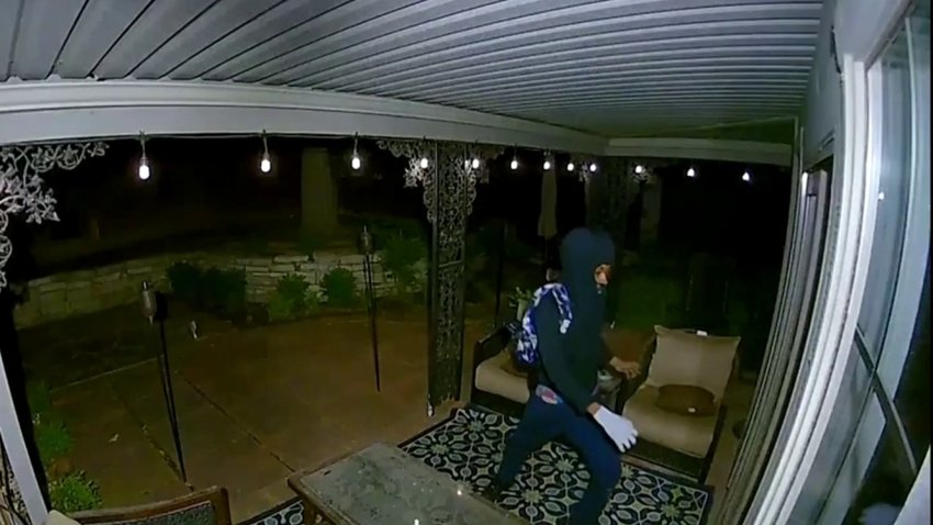 Buscan a sospechoso de intentos de robo en Arlington