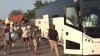 Migrantes que Texas envió a Washington D.C. se desplazan a otras ciudades