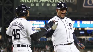 El venezolano Miguel Cabrera celebra en un partido de los Detroit Tigers.